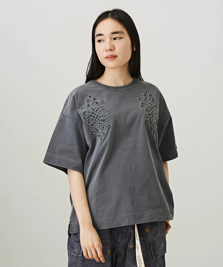 TOBILA(トビラ) |無地 コットン 天竺 コード刺繍 Tシャツ