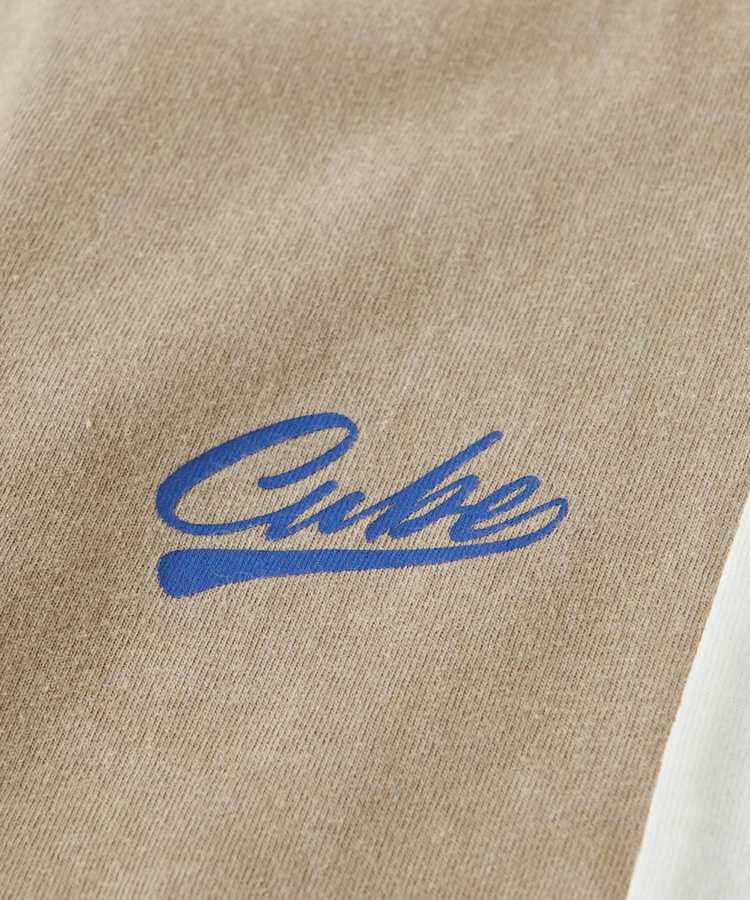 CUBE SUGAR(キューブシュガー) |天竺 カットソー パウダー加工 リメイク風 切替 ロゴプリント フリルスリーブ Tシャツ