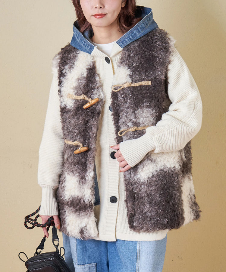 CUBE SUGAR(キューブシュガー) |【秋冬新作】カーリーファー トグルボタン Vネック ベスト