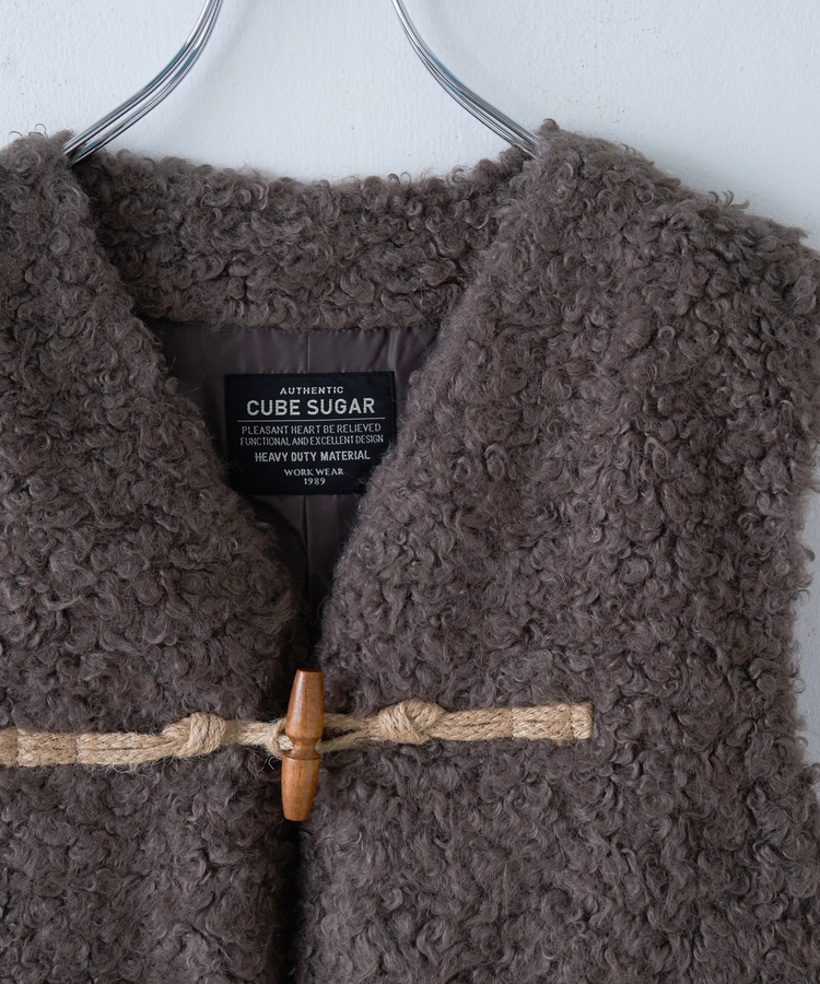 CUBE SUGAR(キューブシュガー) |【秋冬新作】カーリーファー トグルボタン Vネック ベスト