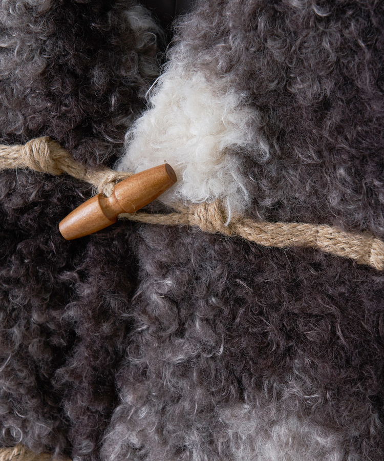 CUBE SUGAR(キューブシュガー) |【秋冬新作】カーリーファー トグルボタン Vネック ベスト