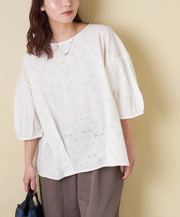 CUBE SUGAR(キューブシュガー) |【春夏新作】インド 60sキャンブリック ドット 刺繍 タック入り プルオーバー ブラウス