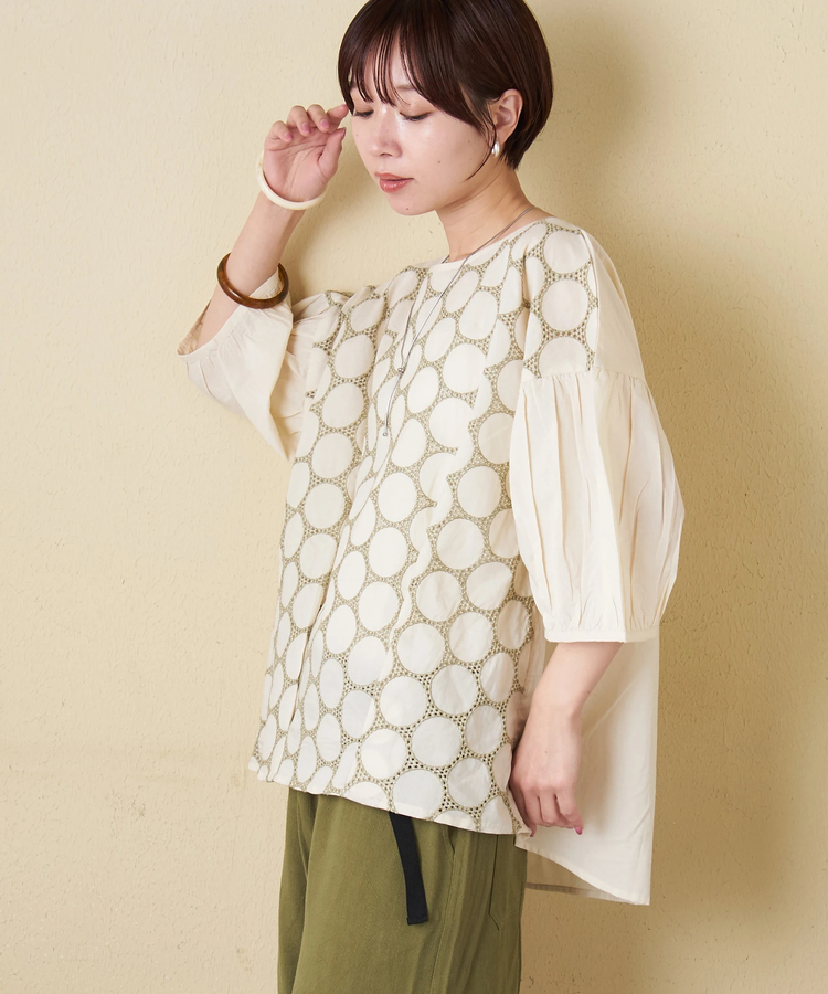 CUBE SUGAR(キューブシュガー) |【春夏新作】インド 60sキャンブリック ドット 刺繍 タック入り プルオーバー ブラウス