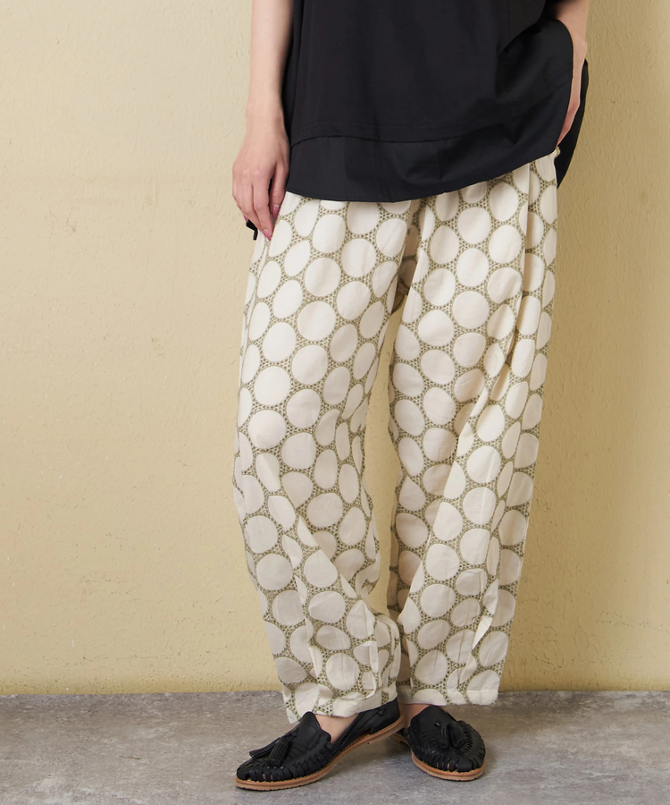 CUBE SUGAR(キューブシュガー) |【春夏新作】インド 60sキャンブリック ドット 刺繍 タック入り コクーンパンツ