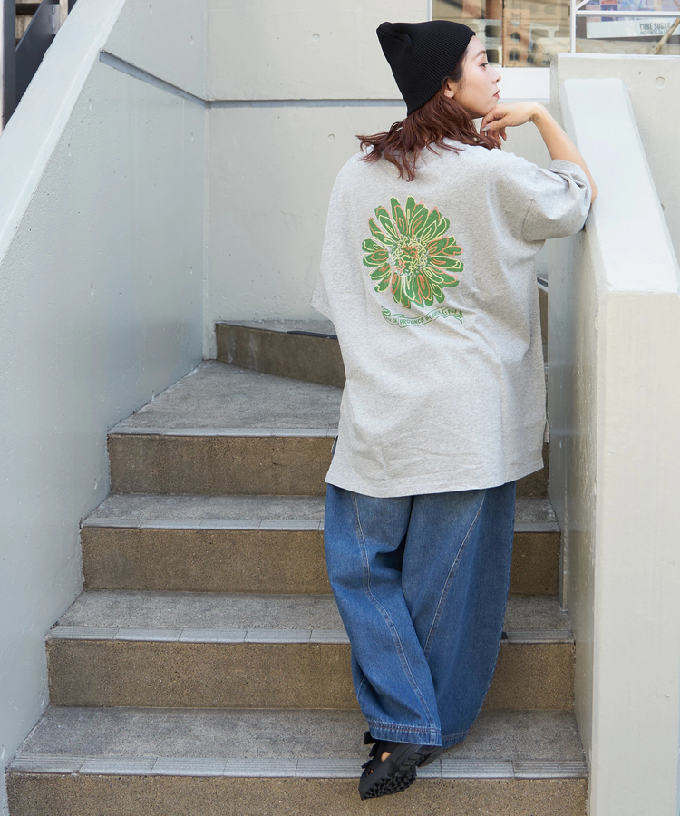 CUBE SUGAR(キューブシュガー) |【春新作】21/-OE天竺 汗染み防止加工 フラワープリント ＆ 刺繍 Tシャツ