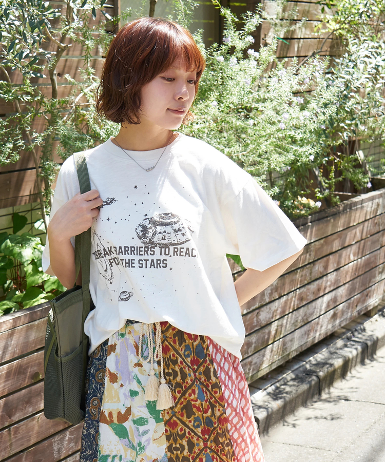 CUBE SUGAR(キューブシュガー) |【春夏新作】32/-スラブ天竺 Univers プリント Tシャツ