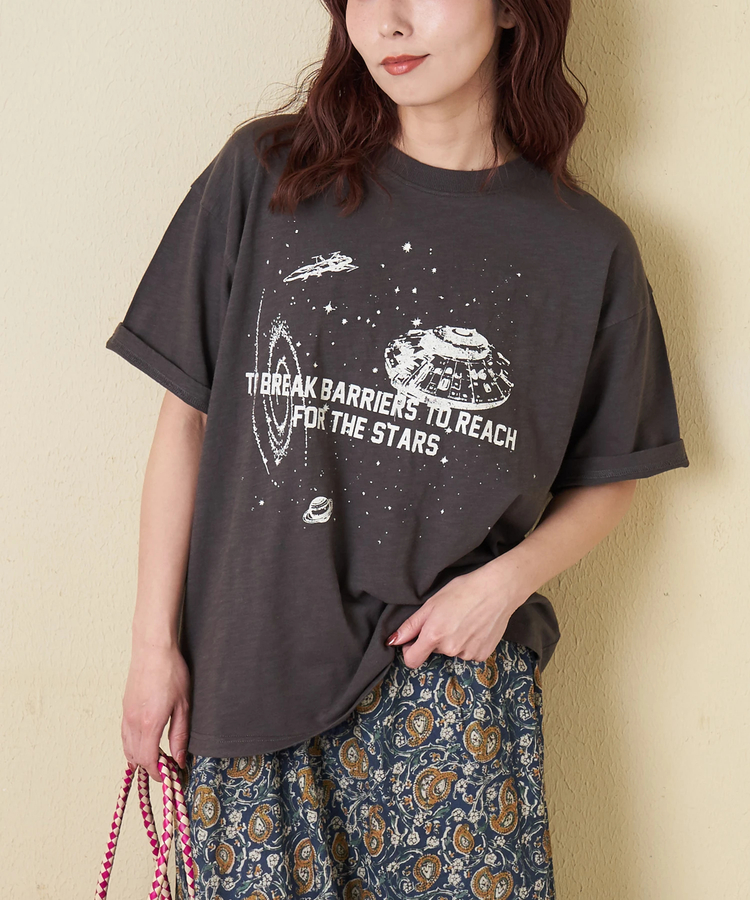 CUBE SUGAR(キューブシュガー) |【春夏新作】32/-スラブ天竺 Univers プリント Tシャツ