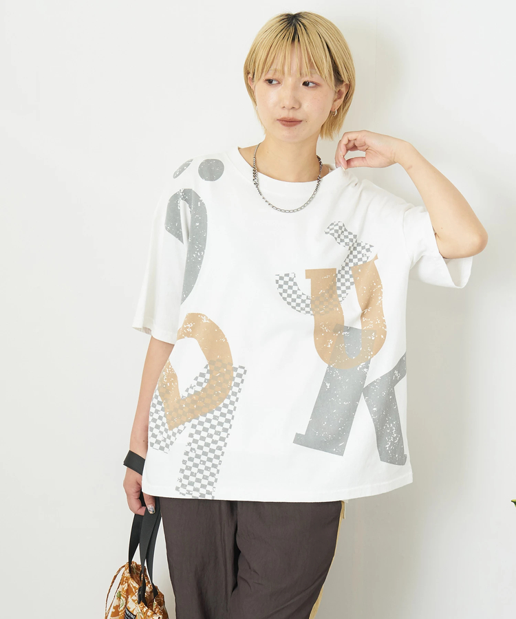 CUBE SUGAR(キューブシュガー) |【春夏新作】21/-OE天竺 ランダム ロゴ プリント Tシャツ