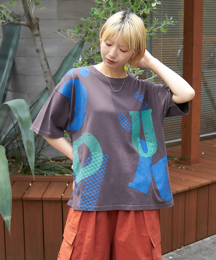 CUBE SUGAR(キューブシュガー) |【春夏新作】21/-OE天竺 ランダム ロゴ プリント Tシャツ
