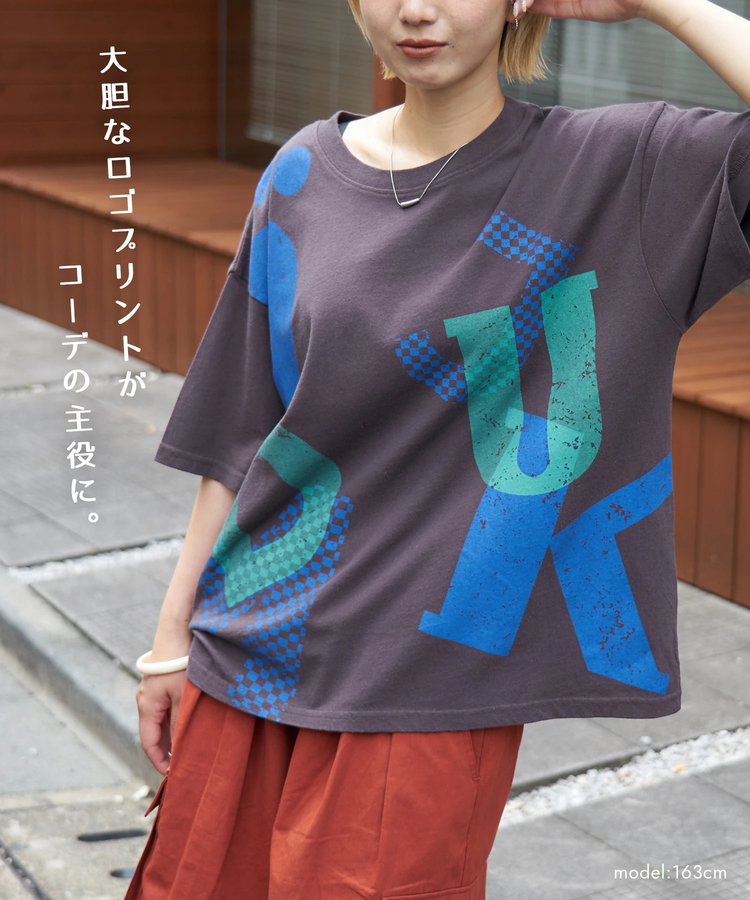 CUBE SUGAR(キューブシュガー) |【春夏新作】21/-OE天竺 ランダム ロゴ プリント Tシャツ