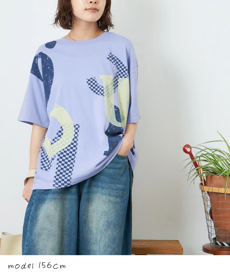 CUBE SUGAR(キューブシュガー) |【春夏新作】21/-OE天竺 ランダム ロゴ プリント Tシャツ