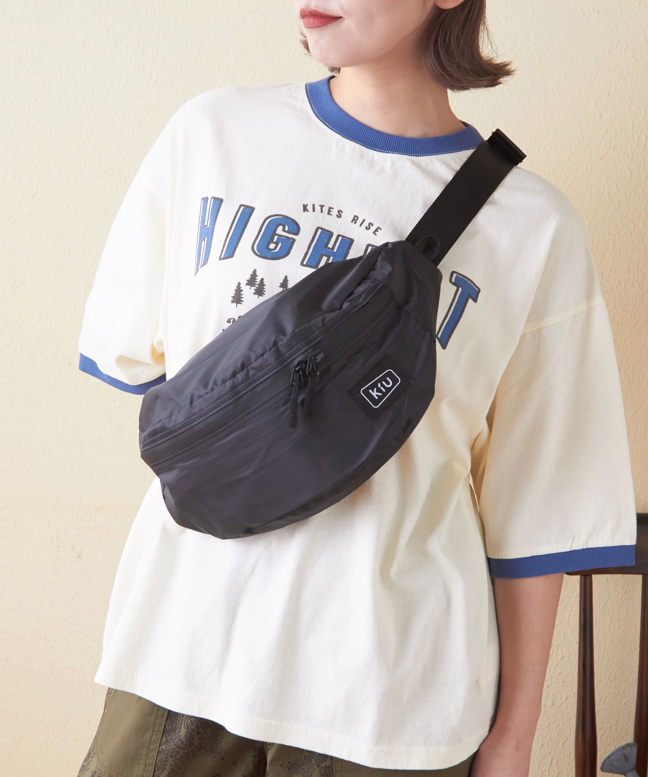 セール除外商品】KiU(キウ) WATERPROOF BODY BAG｜ファッション