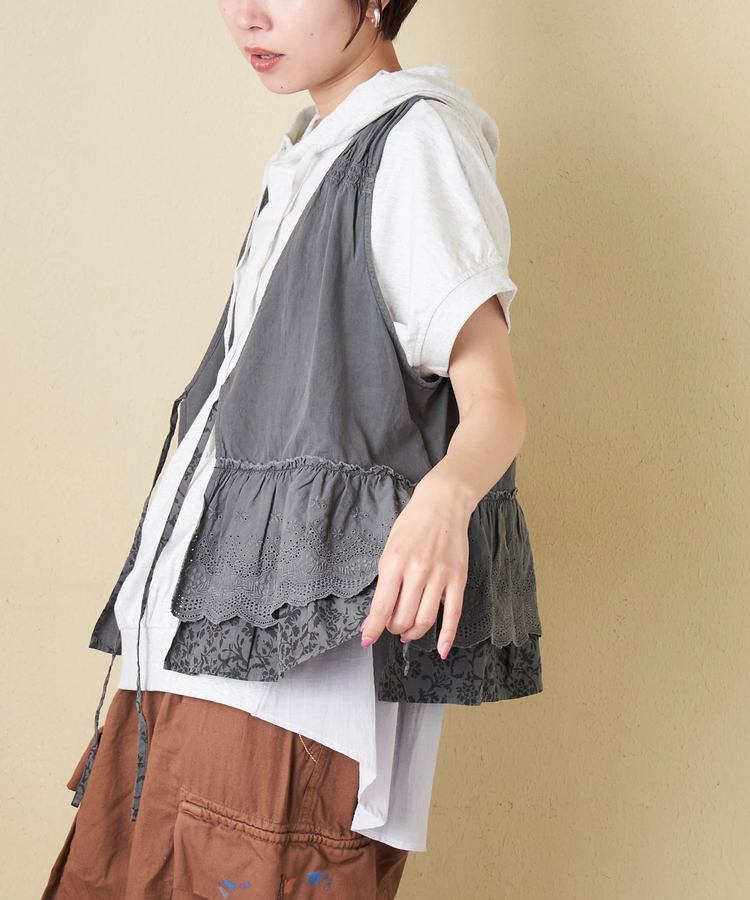 SELECT(セレクト) |【春新作】Wornique (ウォニーク) ピグメント加工刺繍×花柄レイヤードリボンベスト